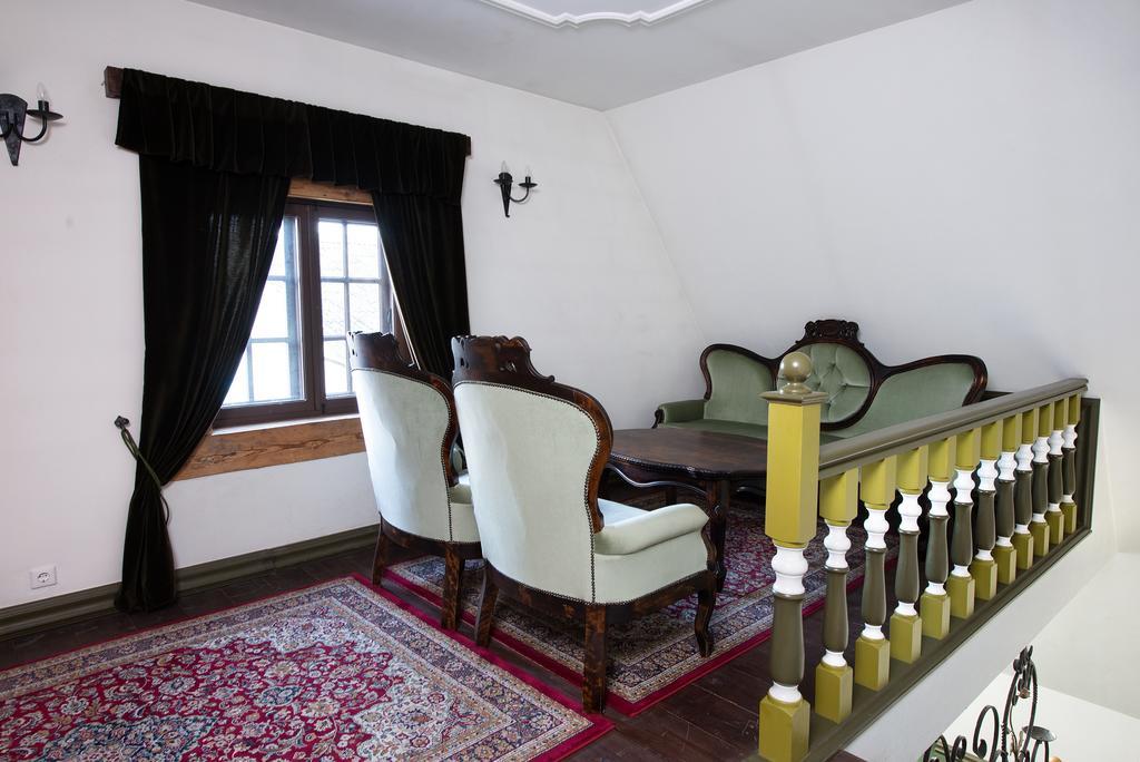 St. Peterburg Hotell Pärnu Exteriör bild
