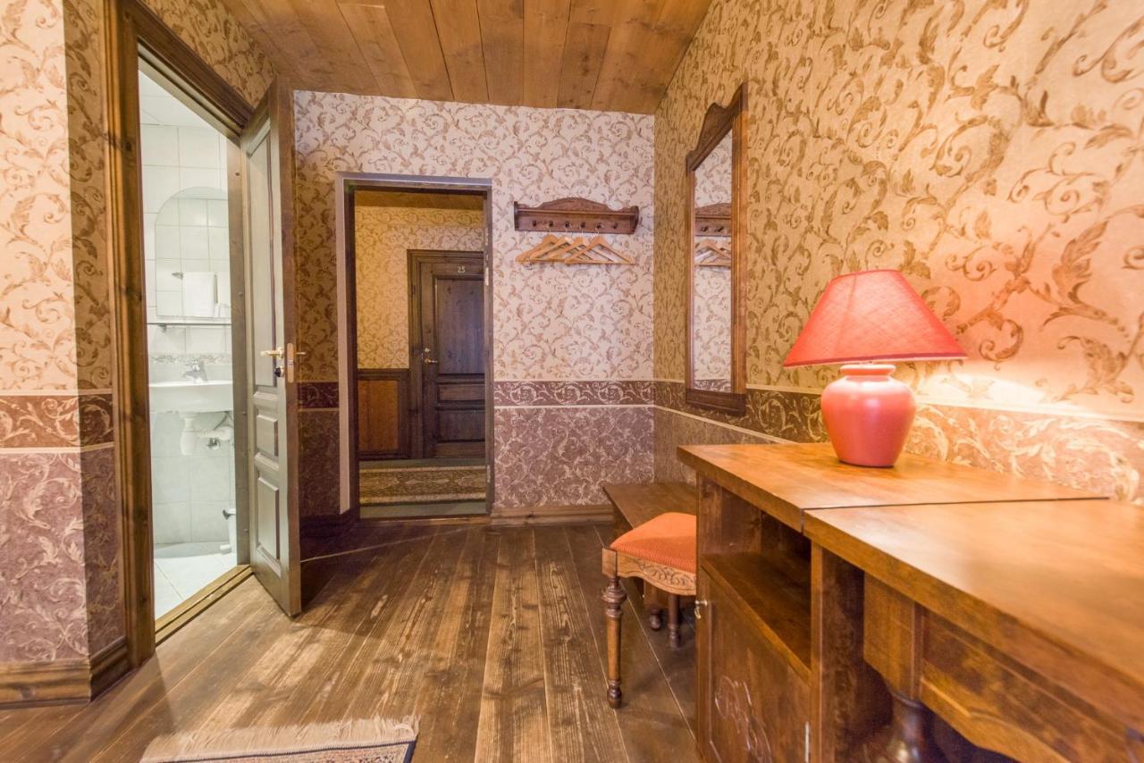 St. Peterburg Hotell Pärnu Exteriör bild