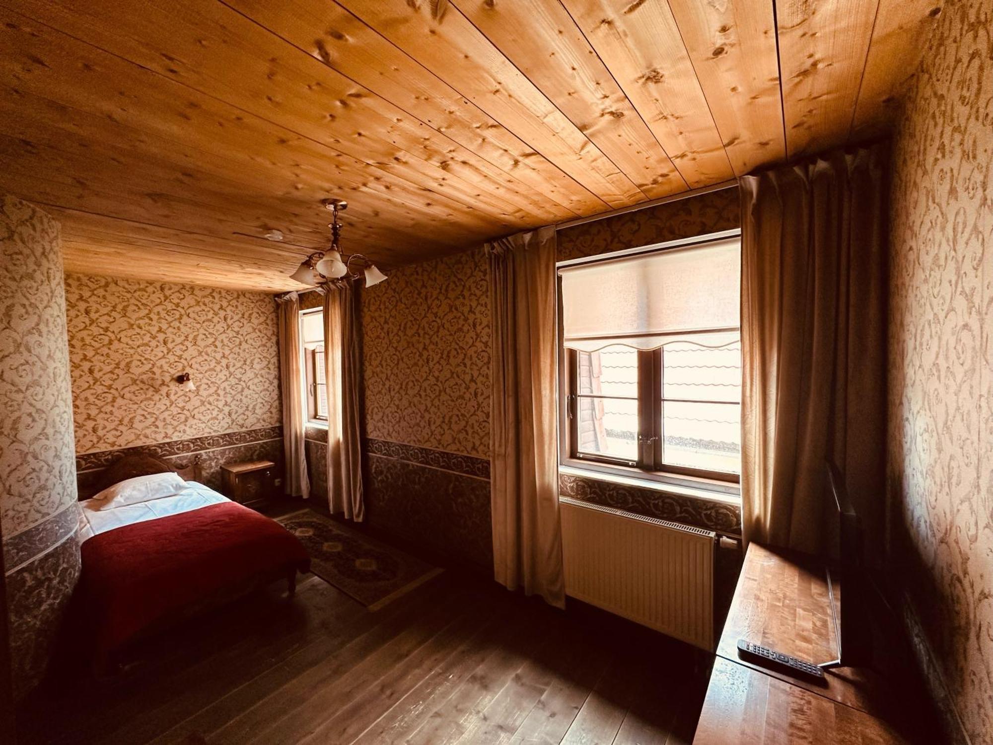 St. Peterburg Hotell Pärnu Exteriör bild