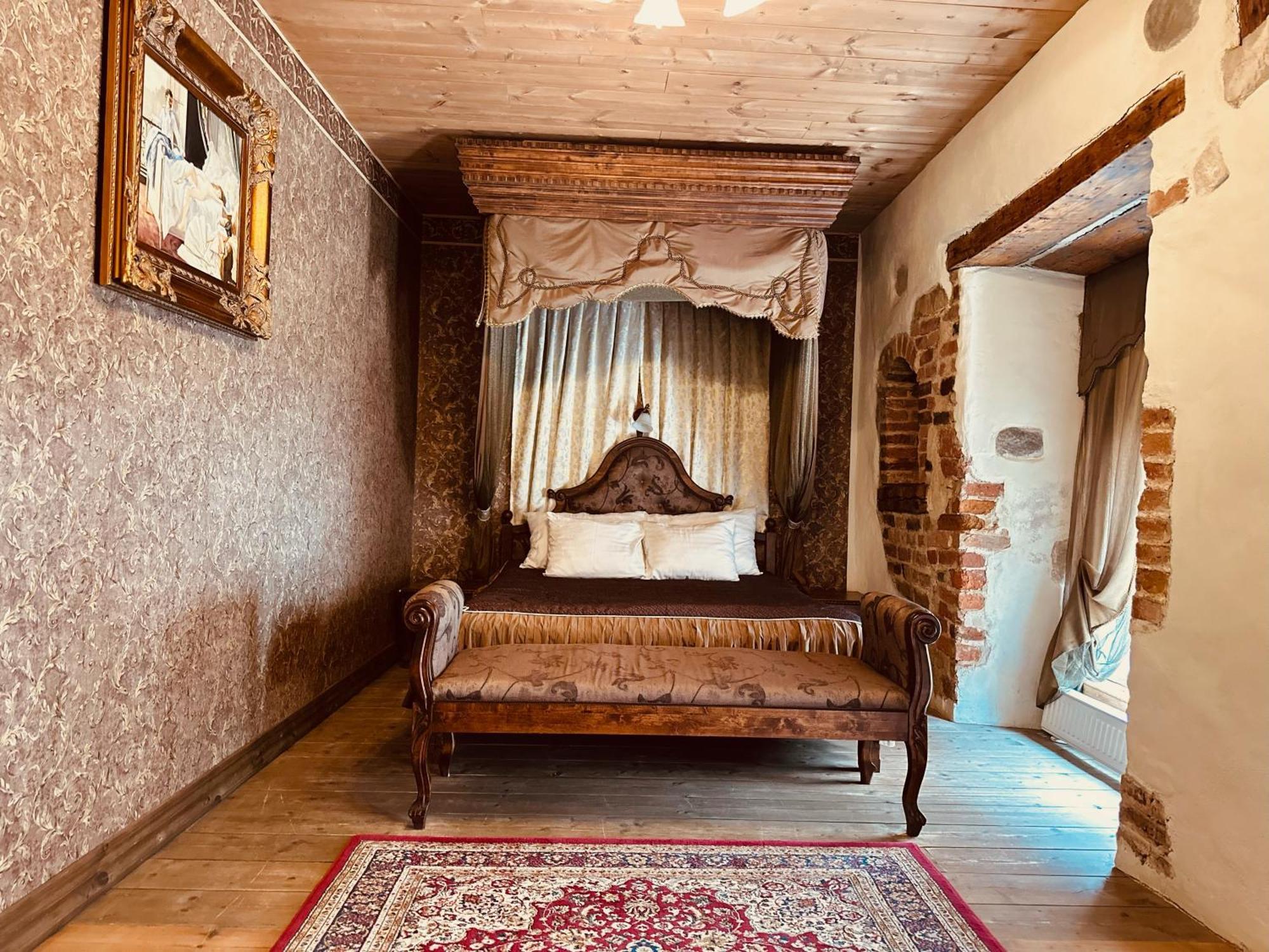 St. Peterburg Hotell Pärnu Exteriör bild